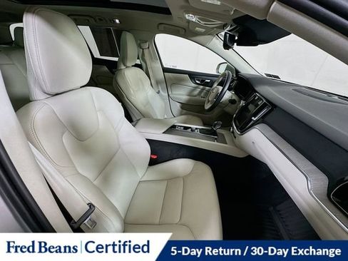 Used 2022 Volvo V60 T5 Cross Country w/ Advanced Package image 31