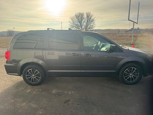 Used 2017 Dodge Grand Caravan GT image 6