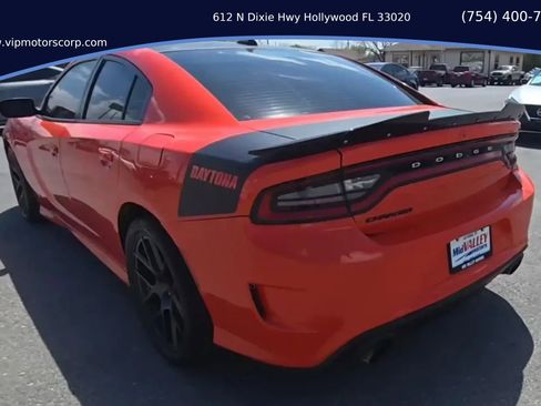 Used 2017 Dodge Charger R/T image 2