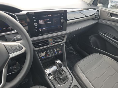 New 2026 Volkswagen Taos SE FWD image 22