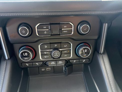 Used 2022 Chevrolet Tahoe LT w/ Luxury Package AWD/4WD image 30