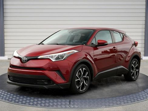 Used 2018 Toyota C-HR XLE FWD image 3
