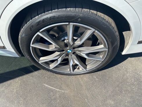 Used 2022 BMW X7 M50i w/ Dynamic Handling Package image 24