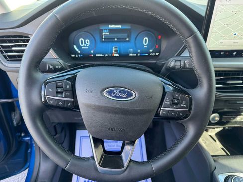 Used 2023 Ford Escape Active w/ Tech Pack #2 AWD/4WD image 5