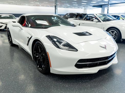 Used 2018 Chevrolet Corvette Stingray Coupe w/ 1LT RWD image 3