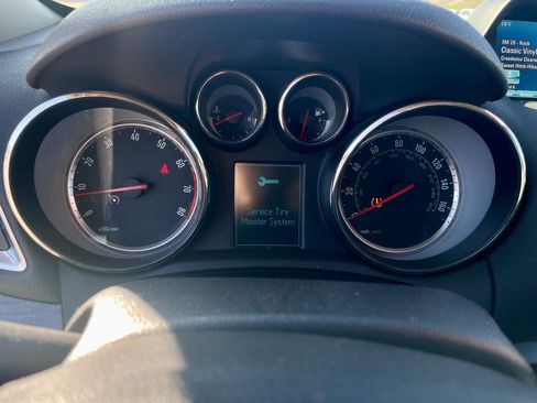 Used 2016 Buick Encore Convenience FWD image 17
