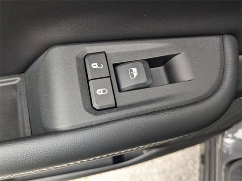 New 2024 Jeep Grand Cherokee L Laredo image 32