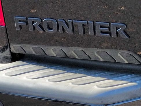 Used 2021 Nissan Frontier SV w/ Midnight Edition Floor Mats image 13