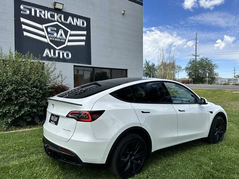 Used 2025 Tesla Model Y Long Range AWD/4WD image 7