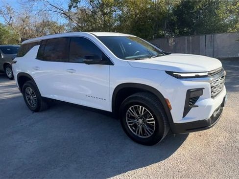 Used 2024 Chevrolet Traverse LS image 2