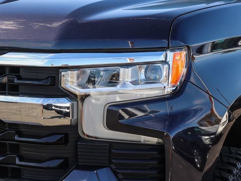 Used 2022 Chevrolet Silverado 1500 LT AWD/4WD image 8