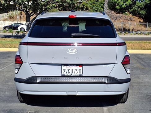 Used 2025 Hyundai Kona SEL FWD image 4