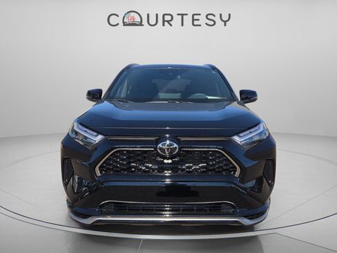 Certified 2025 Toyota RAV4 SE image 9