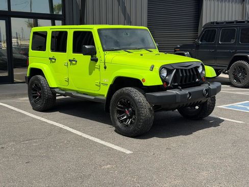 Used 2013 Jeep Wrangler Unlimited Sahara w/ Connectivity Group AWD/4WD image 9