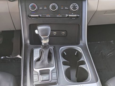 Used 2024 Kia Carnival LX image 16