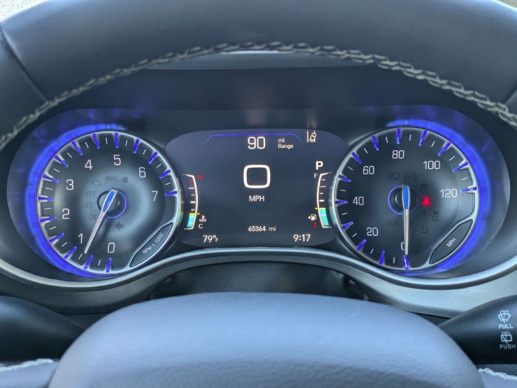Used 2024 Chrysler Pacifica Touring-L FWD image 27