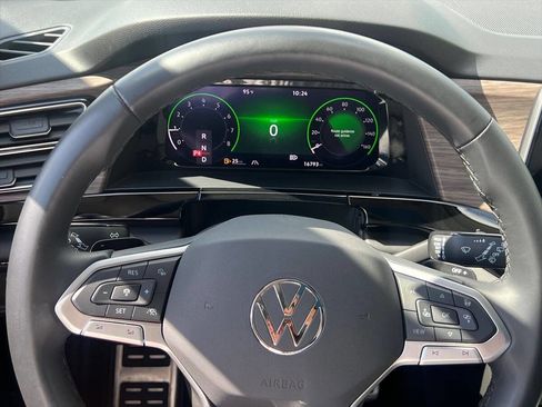 Used 2024 Volkswagen Atlas SEL Premium R-Line image 12