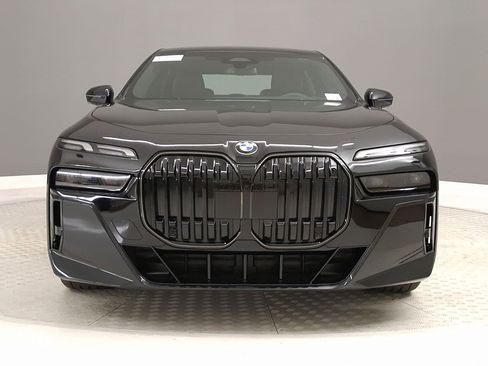 New 2026 BMW 740i w/ Premium Package image 4