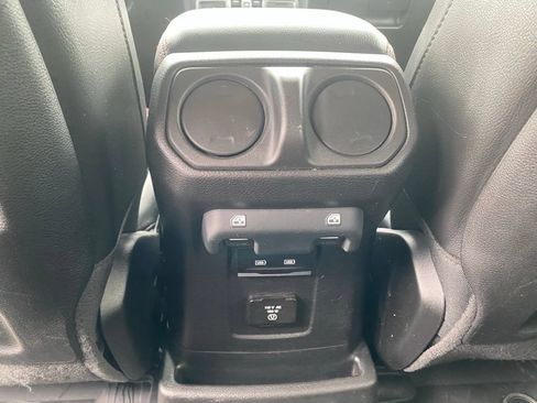Used 2022 Jeep Wrangler Unlimited Rubicon w/ LED Lighting Group AWD/4WD image 28