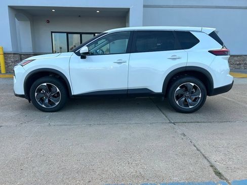 Used 2024 Nissan Rogue SV FWD image 3