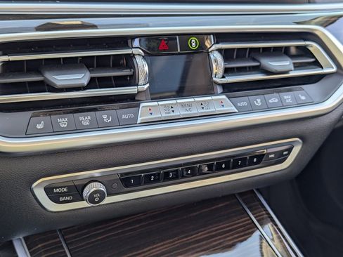 Used 2020 BMW X7 xDrive40i w/ Cold Weather Package image 20