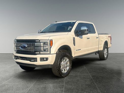 Used 2019 Ford F250 Platinum w/ Platinum Ultimate Package image 4