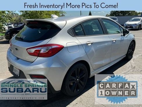 Used 2018 Chevrolet Cruze LT w/ Sun And Sound Package FWD image 2