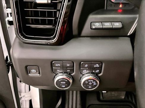 Used 2025 GMC Sierra 1500 AT4 w/ Technology Package image 42