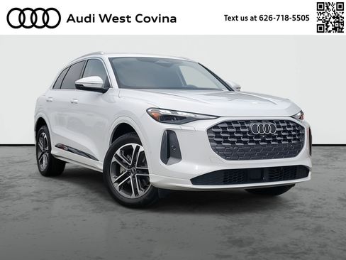 Used 2025 Audi Q5 Premium w/ Convenience Package image 1