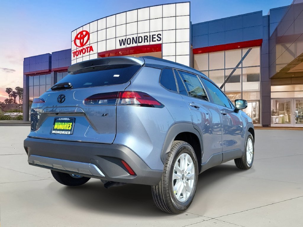 New 2026 Toyota Corolla Cross LE w/ Moonroof Package FWD image 4