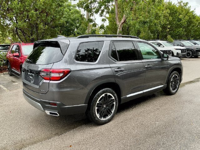 New 2026 Honda Pilot Touring image 7