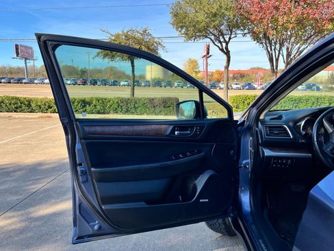 Used 2017 Subaru Outback 3.6R Limited image 13