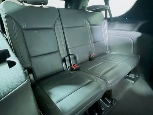 Used 2023 Chevrolet Suburban Premier image 25