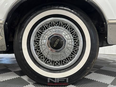 Used 1988 Lincoln Town Car Signature image 21