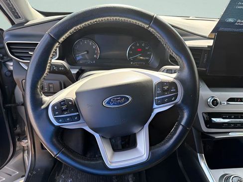 Used 2022 Ford Explorer XLT w/ Equipment Group 202A AWD/4WD image 19
