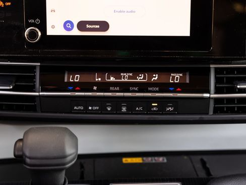 Used 2026 Toyota Sienna LE FWD image 17