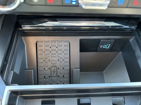 New 2026 Ford F250 Lariat w/ Black Appearance Package image 25