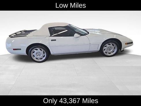 Used 1991 Chevrolet Corvette Convertible RWD image 2