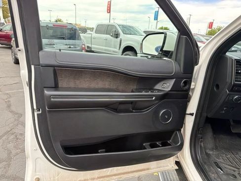 Used 2018 Ford Expedition Limited w/ Equipment Group 301A AWD/4WD image 16