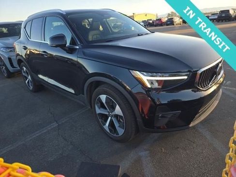 Used 2025 Volvo XC40 B5 Plus image 1