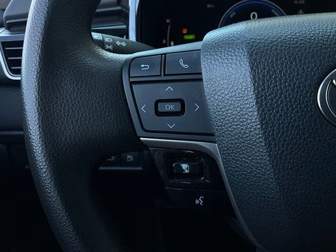 Used 2025 Toyota Camry LE image 32