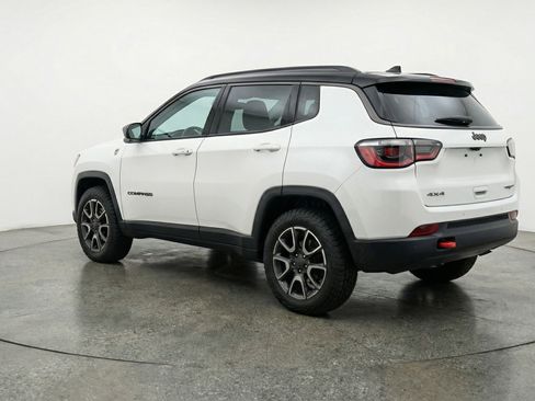 Used 2025 Jeep Compass Trailhawk AWD/4WD image 6