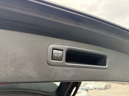 Used 2023 Toyota Highlander XLE AWD/4WD image 17
