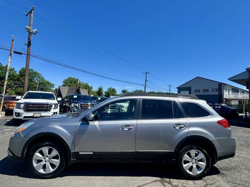 Used 2010 Subaru Outback 2.5i Premium AWD/4WD image 3