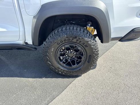 Used 2024 Chevrolet Colorado ZR2 w/ ZR2 Bison Edition AWD/4WD image 32