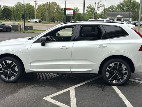 New 2026 Volvo XC60 T8 Plus w/ Climate Package AWD/4WD image 3