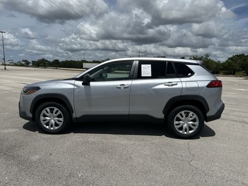 Used 2022 Toyota Corolla Cross L FWD image 11