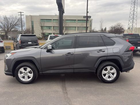 Used 2021 Toyota RAV4 XLE w/ XLE Grade Weather Package image 4