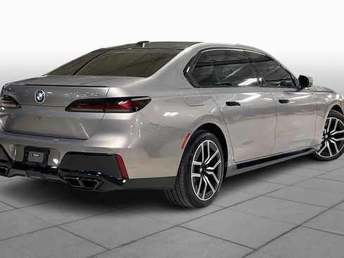 Used 2023 BMW 760i xDrive image 13