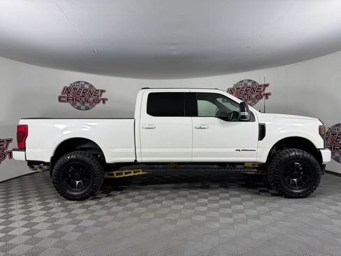 Used 2022 Ford F350 Lariat w/ Black Appearance Package AWD/4WD image 8